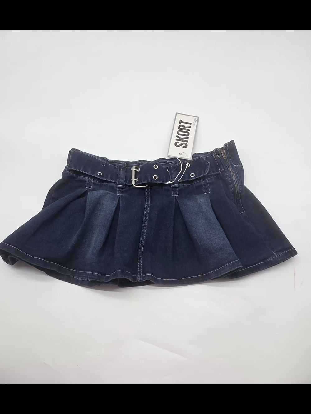 refuge Dark Blue Pleated Denim Mini Skirt with Belt. Size SP.